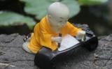 以出世的精神，做入世的事业